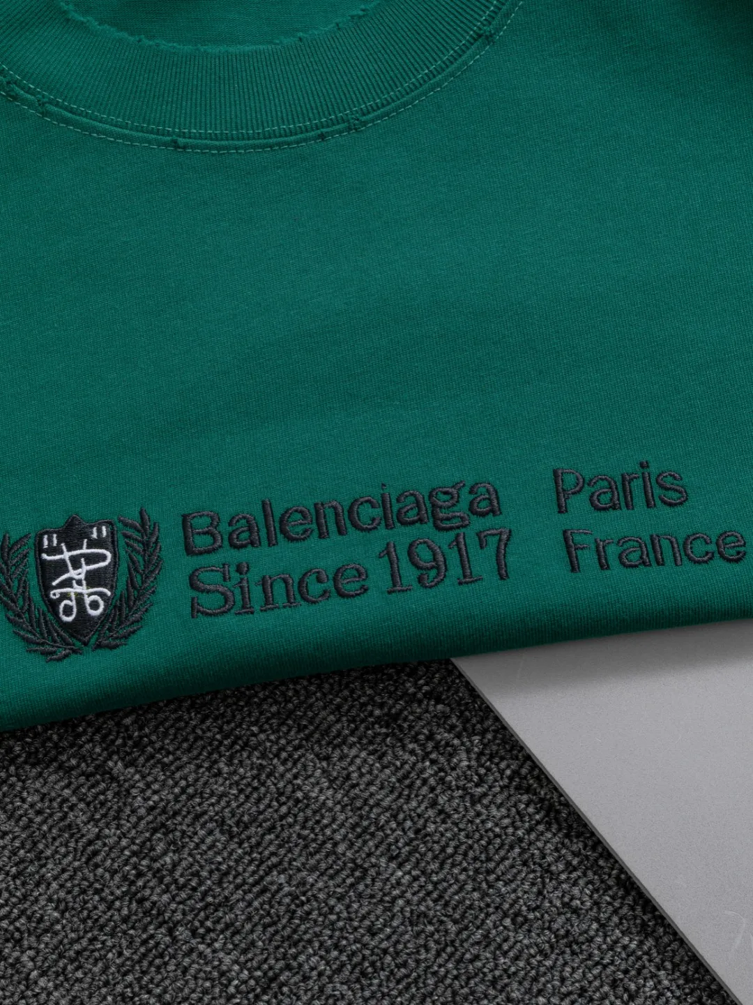 P100✨🔥 [BALENCIAGA] 2026FW short-sleeved T-shirt Premium 26s double yarn 300g fabric embroidery fraying process Color: Black White Green Size: S M L XL 2XL